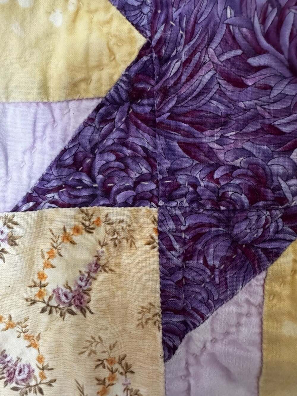 Vintage Hand-Quilted Pieced Star Quilt with Two Matching Shams - Picture 4 of 12
